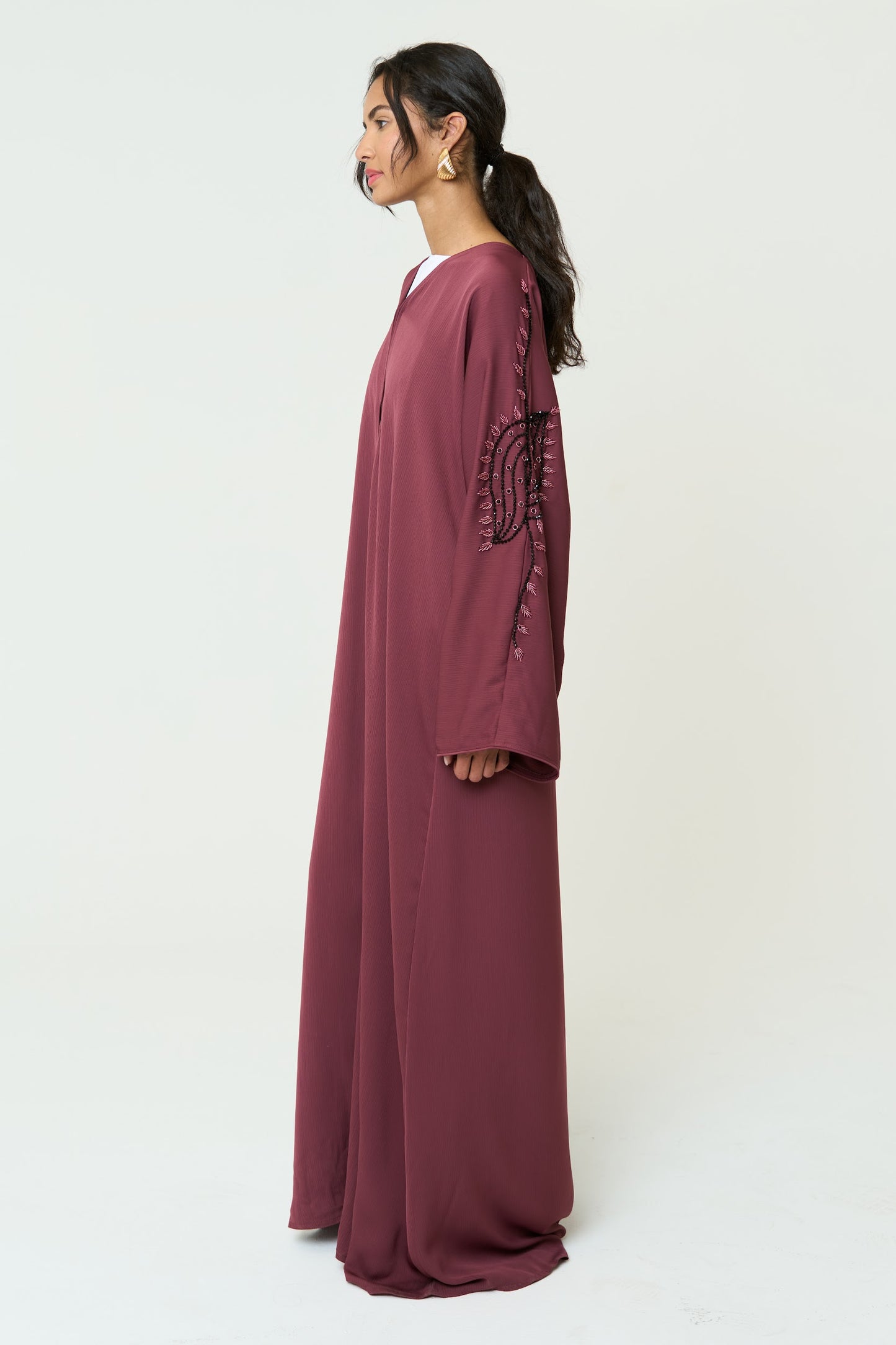 Abaya Tesneem