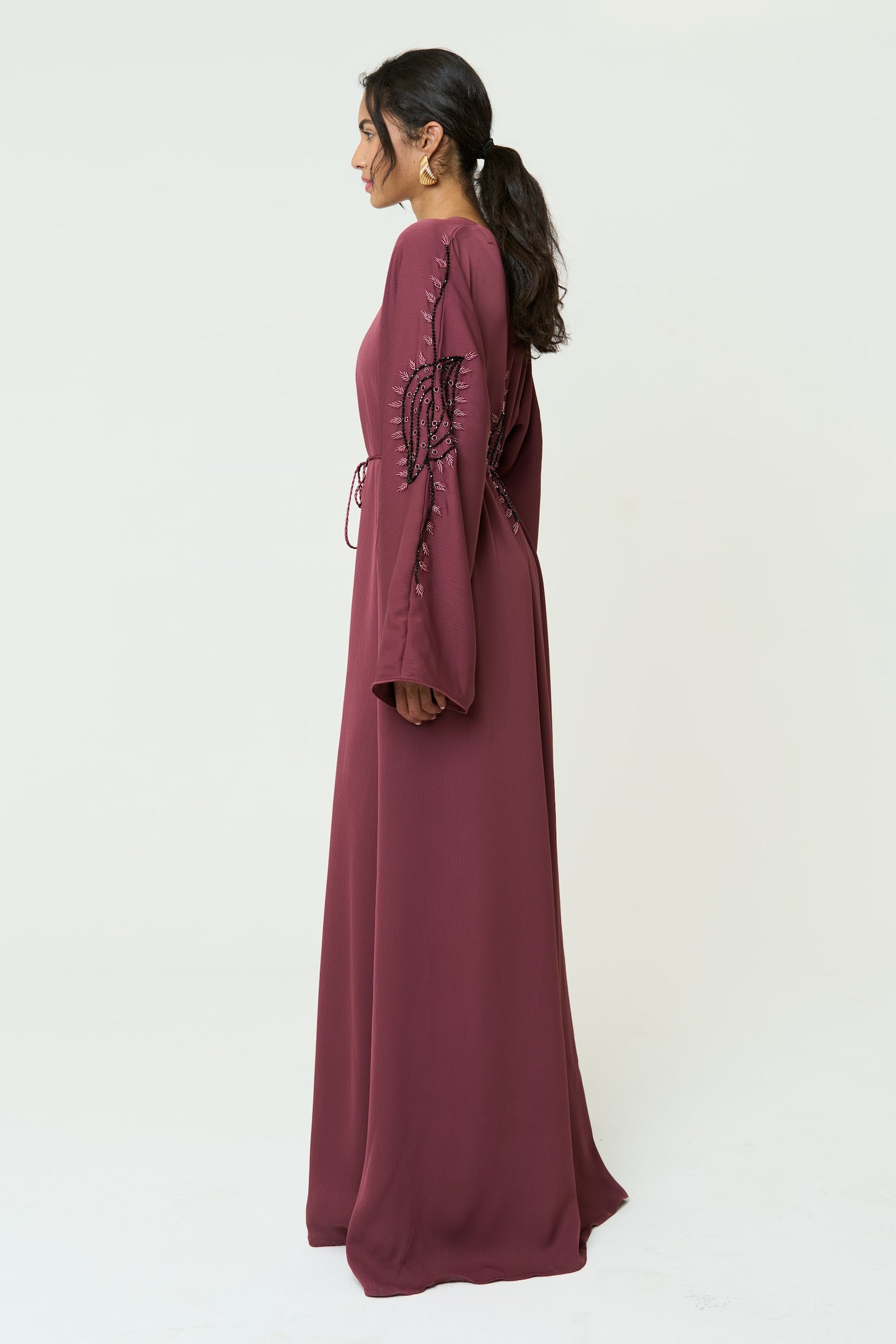 Abaya Tesneem