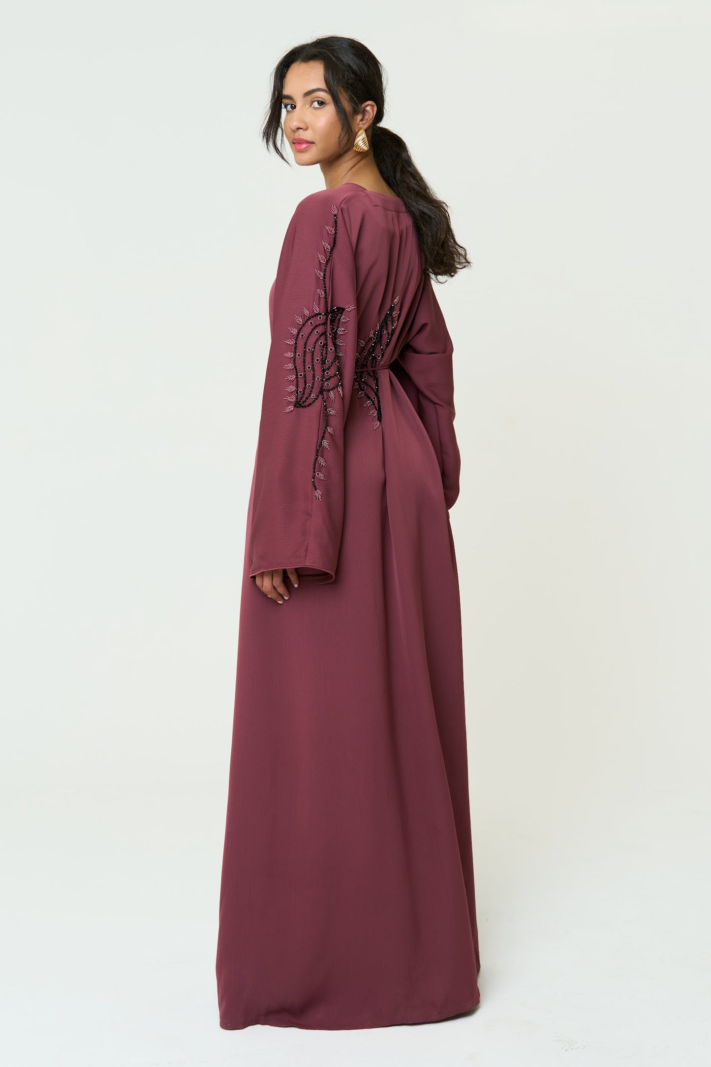 Abaya Tesneem